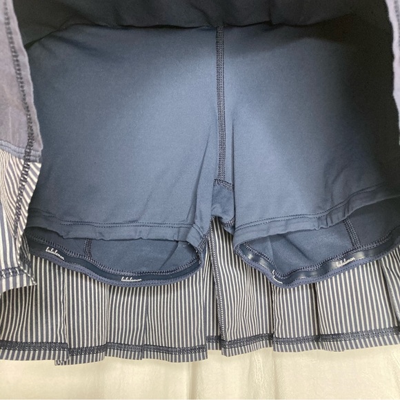 Lululemon skort - Picture 3 of 6